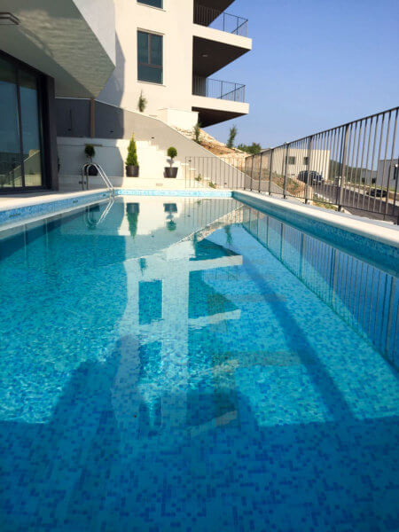 korcula holiday apartment pool in croatia